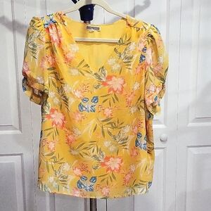Gently used yellow shirt with floral pattern. Pleione size large